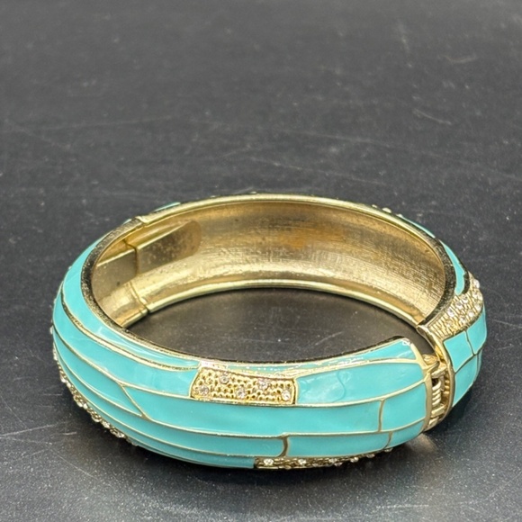 Turquoise blue enamel bangle bracelet - no makers mark - costume jewelry - Picture 3 of 5